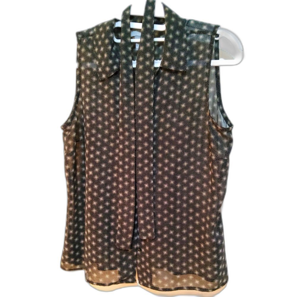 Old Navy sleeveless Blouse. Medium     LTOP296